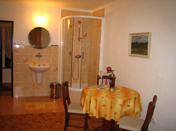 Penzion Nevcehle Urbanov Habitación foto